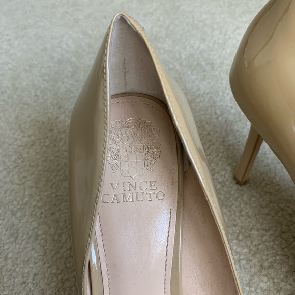 Vince Camuto nude peep toe heels - Picture 2 of 7